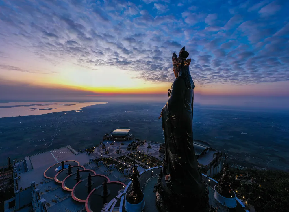 Núi Bà Đen là điểm xuất phát và về đích của giải chạy Baden Mountain Marathon 2023