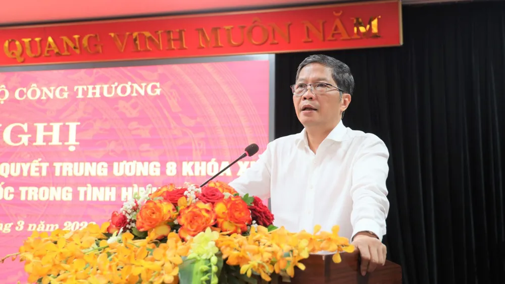 Trưởng Ban Kinh tế Trung ương Trần Tuấn Anh phát biểu tại hội nghị Trưởng Ban Kinh tế Trung ương Trần Tuấn Anh phát biểu tại hội nghị