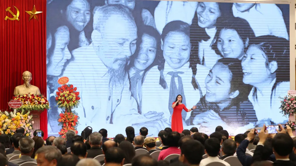 Một phần chương trình nghệ thuật tại lễ kỷ niệm. Ảnh: QUANG PHÚC Một phần chương trình nghệ thuật tại lễ kỷ niệm. Ảnh: QUANG PHÚC