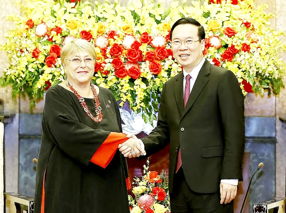 Chủ tịch nước Võ Văn Thưởng tiếp cựu Tổng thống Chile Michelle Bachelet. Ảnh: TTXVN