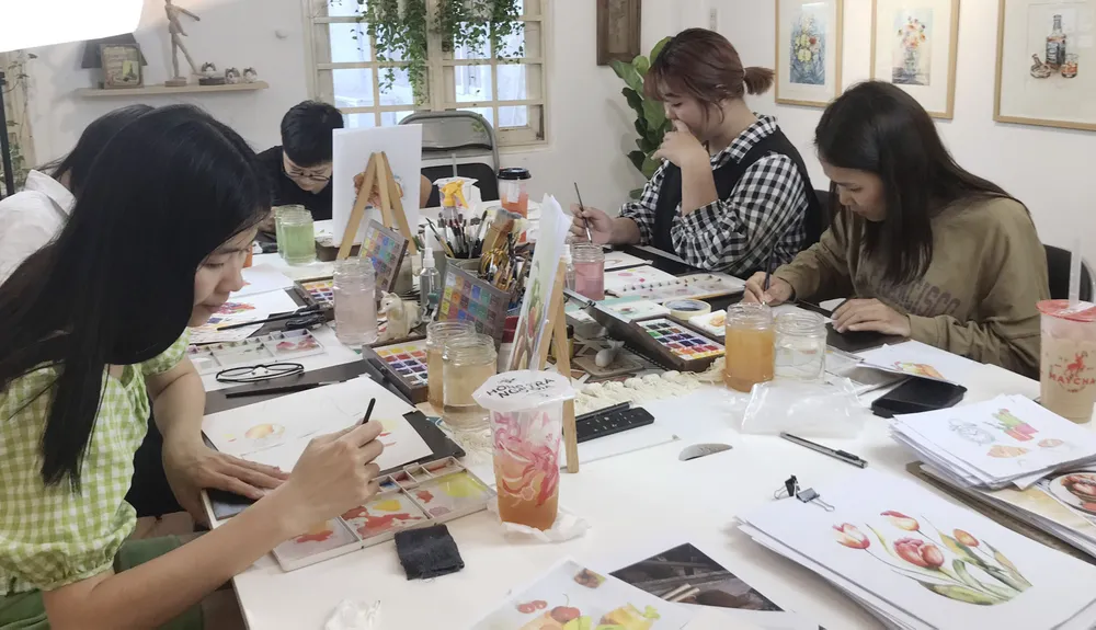 Không gian học vẽ thân thiện, thoải mái Không gian học vẽ thân thiện, thoải mái