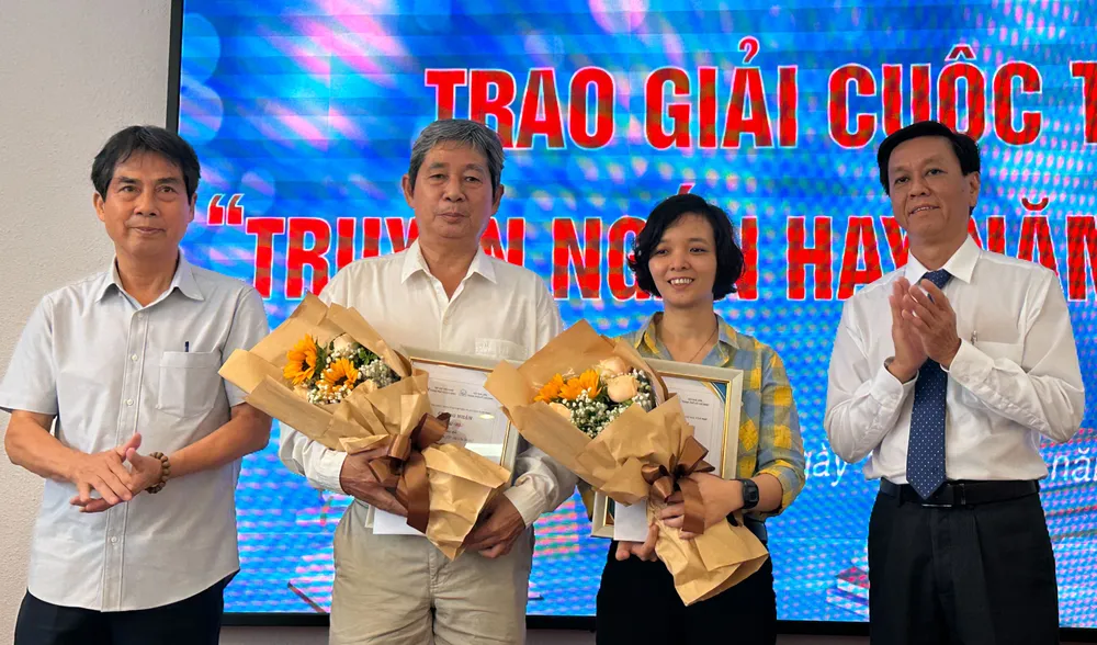 Nhà văn Cao Chiến và tác giả Lệ Hằng cùng nhận giải nhì tại cuộc thi "Truyện ngắn hay năm 2022" Nhà văn Cao Chiến và tác giả Lệ Hằng cùng nhận giải nhì tại cuộc thi "Truyện ngắn hay năm 2022"