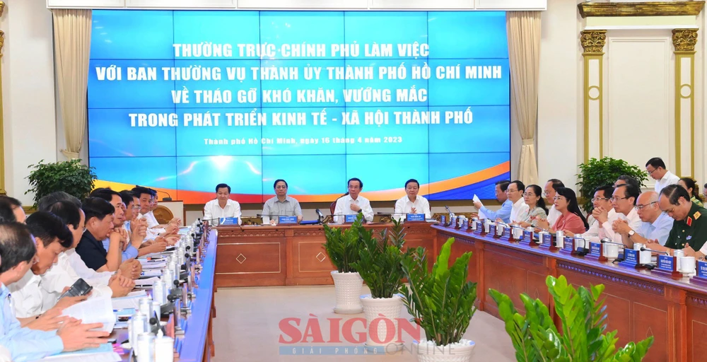 Quang cảnh buổi làm việc của Thường trực Chính phủ với Ban Thường vụ Thành ủy TPHCM, sáng 16-4-2023. Ảnh: VIỆT DŨNG