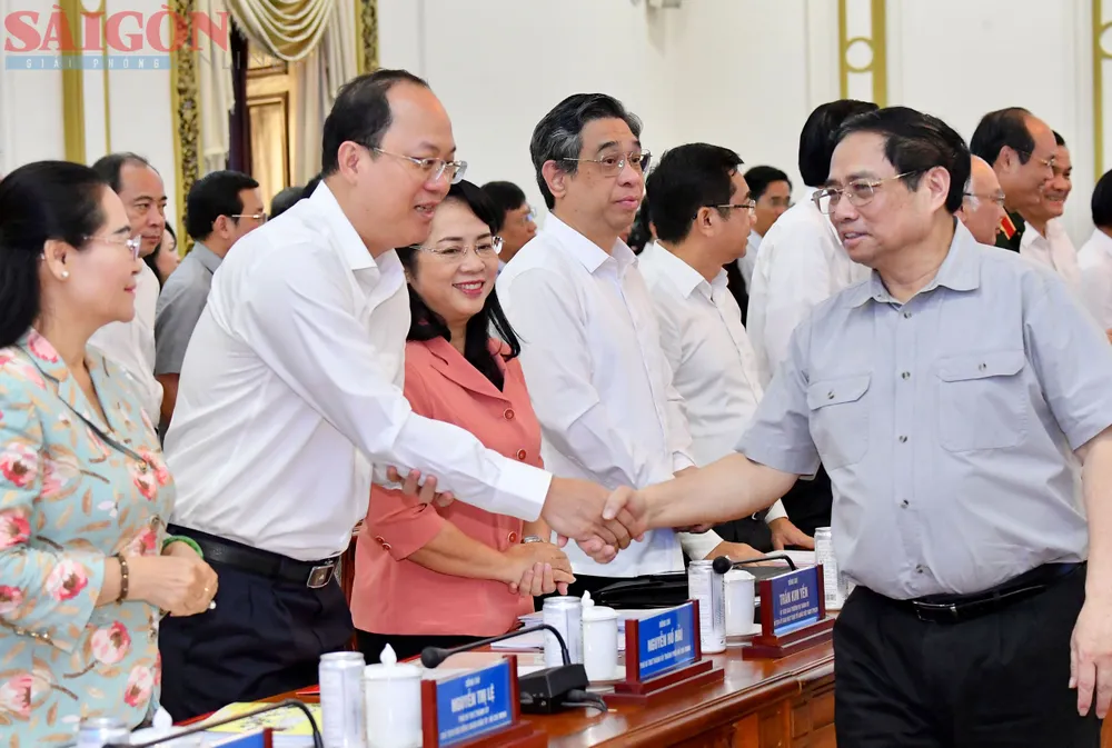 Thủ tướng Phạm Minh Chính trao đổi cùng các đồng chí lãnh đạo TPHCM, sáng 16-4-2023. Ảnh: VIỆT DŨNG Thủ tướng Phạm Minh Chính trao đổi cùng các đồng chí lãnh đạo TPHCM, sáng 16-4-2023. Ảnh: VIỆT DŨNG