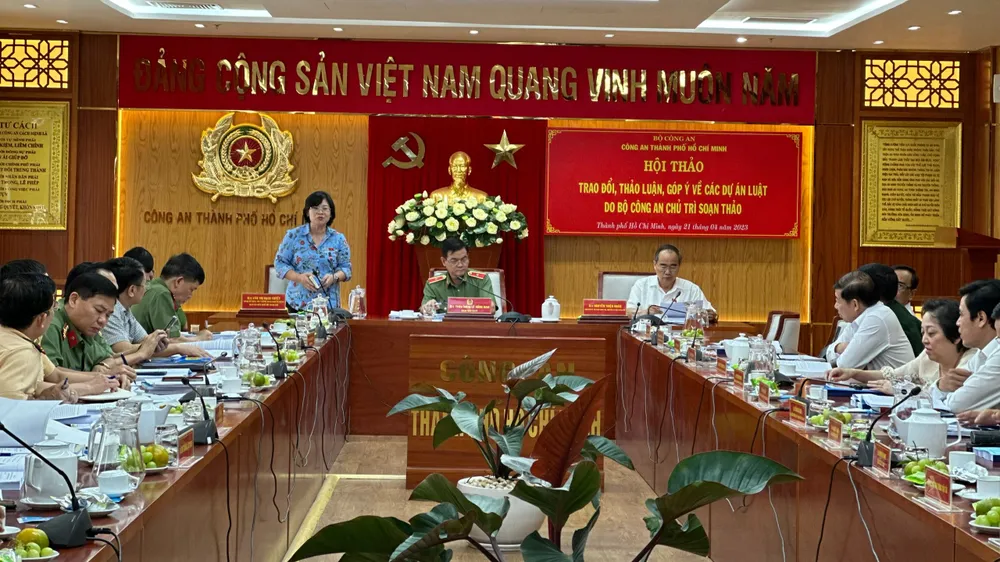 Quang cảnh buổi hội thảo. Ảnh: CHÍ THẠCH Quang cảnh buổi hội thảo. Ảnh: CHÍ THẠCH