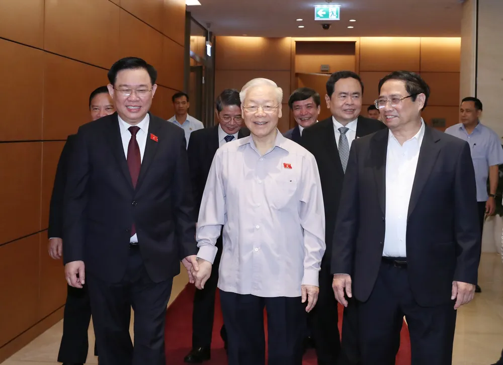 Tổng Bí thư Nguyễn Phú Trọng, Thủ tướng Phạm Minh Chính, Chủ tịch Quốc hội Vương Đình Huệ và các đại biểu tới dự phiên chất vấn, sáng 6-6. Ảnh: QUANG PHÚC Tổng Bí thư Nguyễn Phú Trọng, Thủ tướng Phạm Minh Chính, Chủ tịch Quốc hội Vương Đình Huệ và các đại biểu tới dự phiên chất vấn, sáng 6-6. Ảnh: QUANG PHÚC