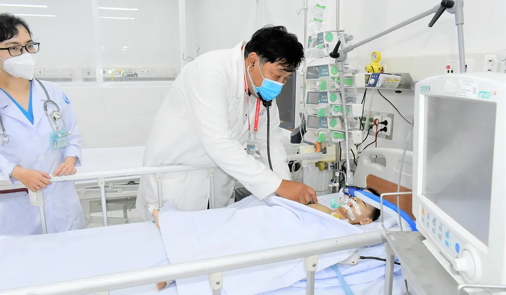 Cấp cứu bệnh nhân sốt xuất huyết tại Bệnh viện Nhi đồng 1, TPHCM Cấp cứu bệnh nhân sốt xuất huyết tại Bệnh viện Nhi đồng 1, TPHCM