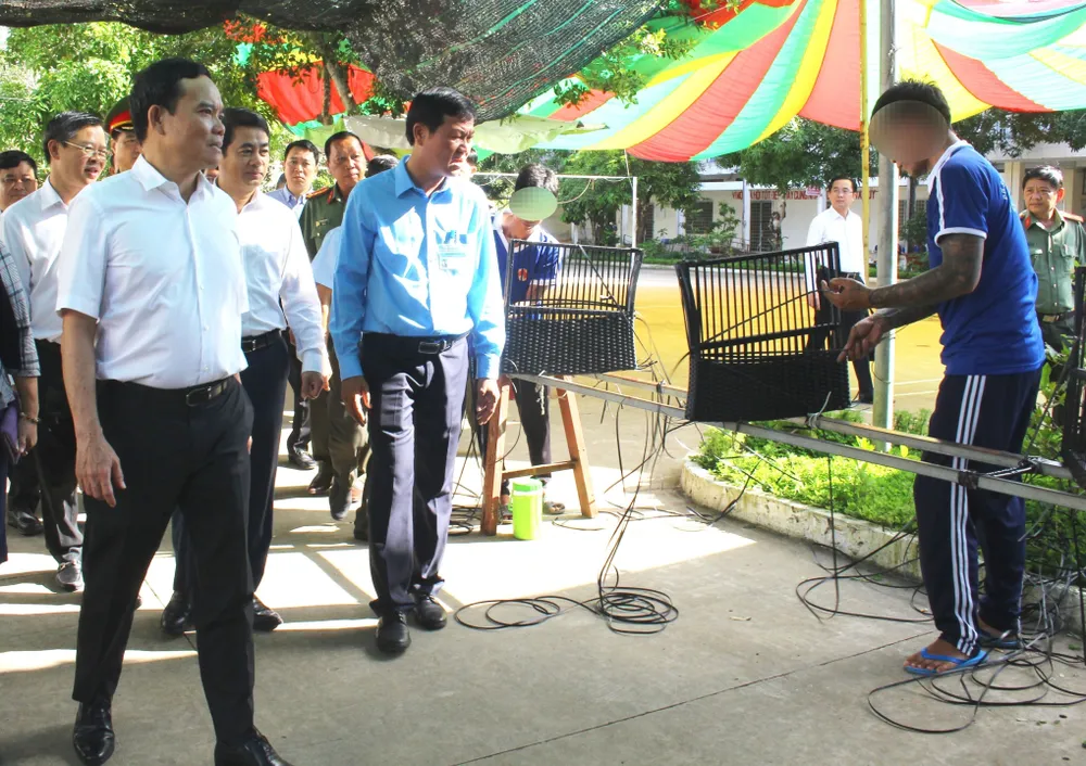 Phó Thủ tướng Trần Lưu Quang thăm Cơ sở cai nghiện ma túy TP Cần Thơ Phó Thủ tướng Trần Lưu Quang thăm Cơ sở cai nghiện ma túy TP Cần Thơ