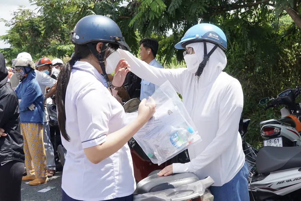 Thí sinh tại điểm thi Trường THPT Bình Khánh (Cần Giờ, TPHCM). Ảnh: HOÀNG HÙNG Thí sinh tại điểm thi Trường THPT Bình Khánh (Cần Giờ, TPHCM). Ảnh: HOÀNG HÙNG