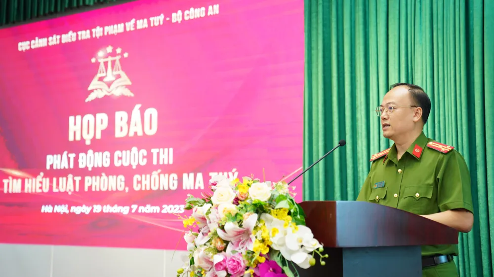 Thượng tá Hoàng Tâm Hiếu thông tin về cuộc thi. Ảnh: ĐỖ TRUNG Thượng tá Hoàng Tâm Hiếu thông tin về cuộc thi. Ảnh: ĐỖ TRUNG