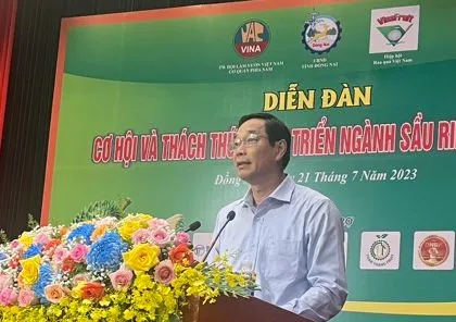 Phó Chủ tịch UBND tỉnh Đồng Nai Võ Văn Phi phát biểu tại Diễn đàn Phó Chủ tịch UBND tỉnh Đồng Nai Võ Văn Phi phát biểu tại Diễn đàn