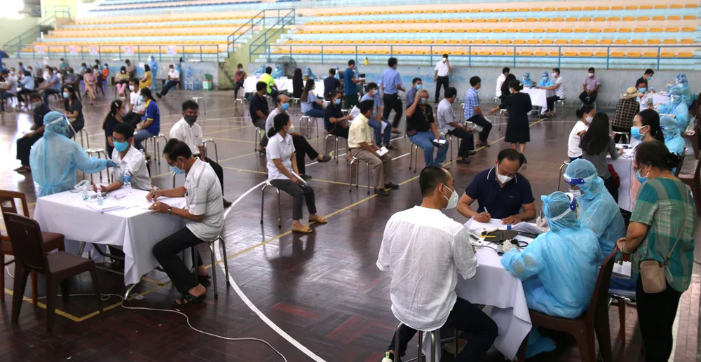 Cán bộ, viên chức ngành y tế tỉnh Bình Thuận tổ chức tiêm vaccine trong đợt dịch Covid-19 Cán bộ, viên chức ngành y tế tỉnh Bình Thuận tổ chức tiêm vaccine trong đợt dịch Covid-19