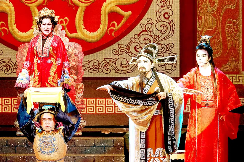 Phiên bản mới của vở cải lương kinh điển Tô Hiến Thành xử án thu hút khán giả trên sàn diễn cải lương TPHCM Phiên bản mới của vở cải lương kinh điển Tô Hiến Thành xử án thu hút khán giả trên sàn diễn cải lương TPHCM