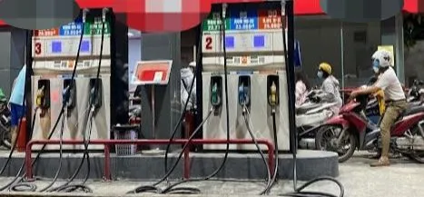 Cửa hàng Xăng dầu trên đường Võ Chí Công (Tây Hồ - Hà Nội)