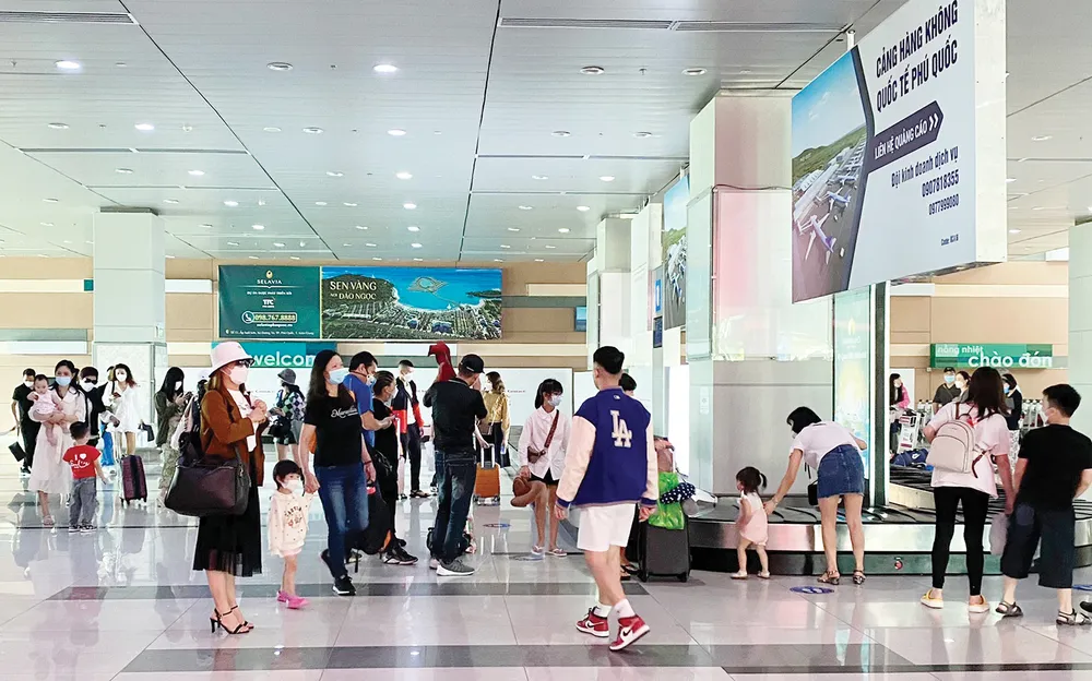 Du khách đến Phú Quốc dịp lễ 2-9 năm nay giảm. Ảnh: QUỐC BÌNH Du khách đến Phú Quốc dịp lễ 2-9 năm nay giảm. Ảnh: QUỐC BÌNH