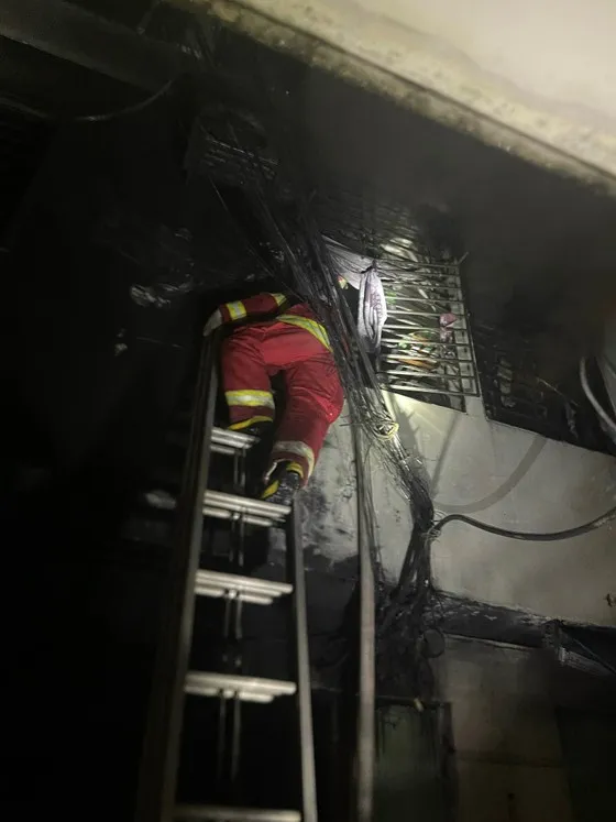 Lực lượng chức năng tiếp cận hiện trường, tìm kiếm các nạn nhân