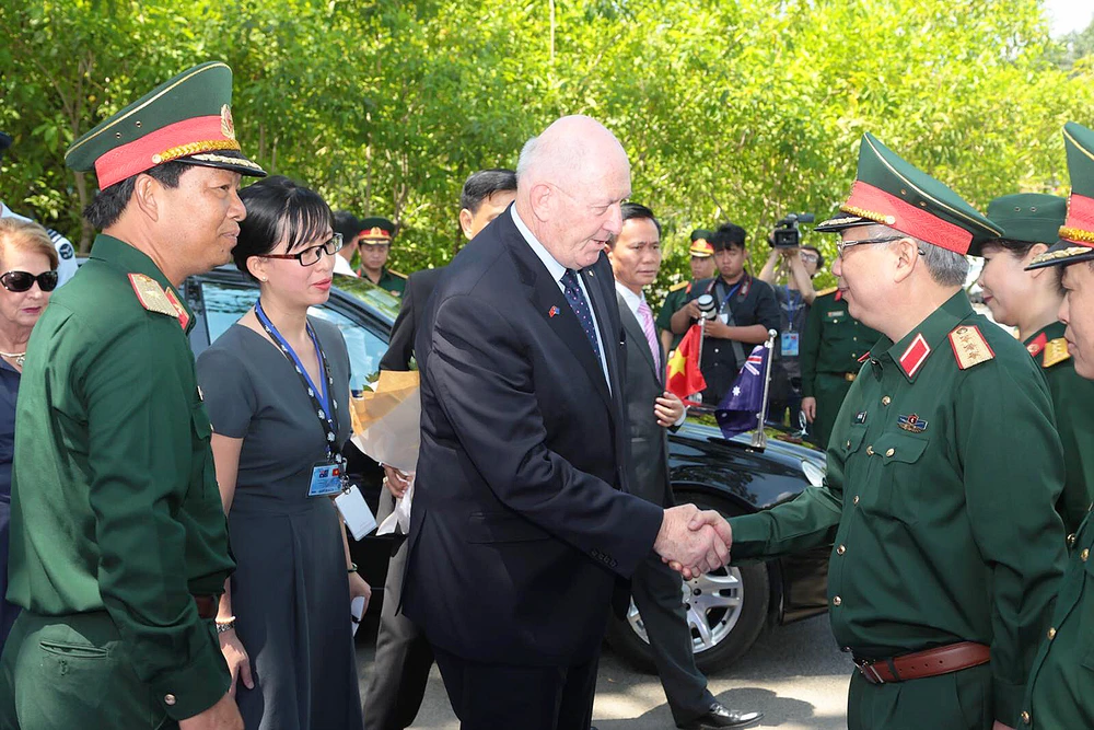 Thượng tướng Nguyễn Chí Vịnh đón tiếp Toàn quyền Australia Peter Cosgrove, tháng 5-2018