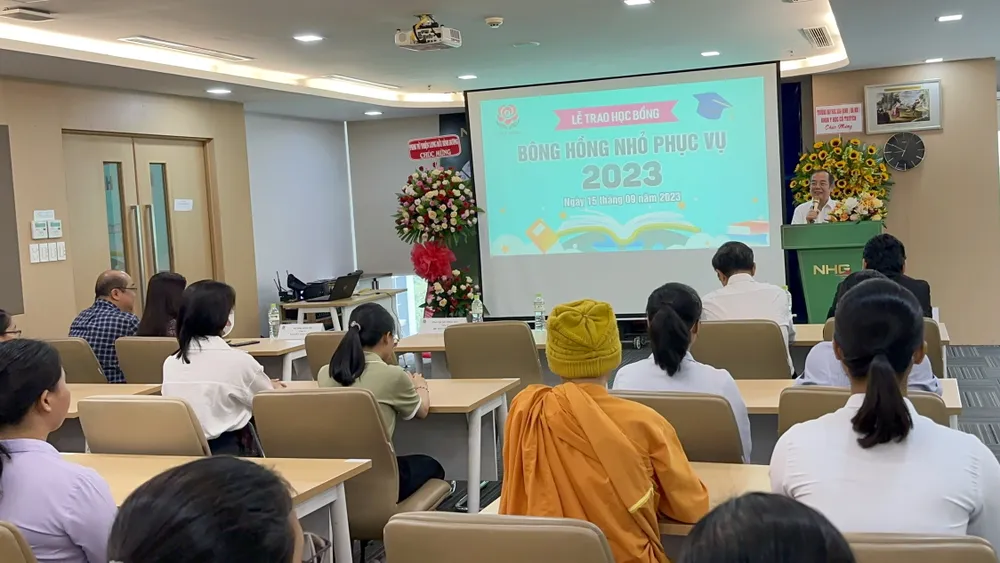 TS. Đỗ Mạnh Cường phát biểu tại Lễ trao học bổng “Bông Hồng Nhỏ Phục Vụ” 2023 TS. Đỗ Mạnh Cường phát biểu tại Lễ trao học bổng “Bông Hồng Nhỏ Phục Vụ” 2023