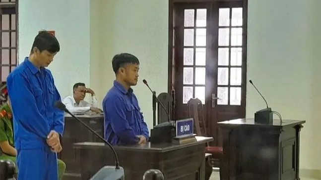 Lê Quang Việt và Đỗ Đình Phi tại tòa