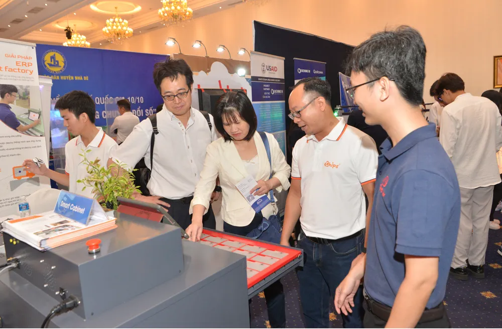 Khách tham quan Triển lãm Công nghệ nâng tầm cuộc sống ở TPHCM, ngày 4-10. Ảnh: CAO THĂNG Khách tham quan Triển lãm Công nghệ nâng tầm cuộc sống ở TPHCM, ngày 4-10. Ảnh: CAO THĂNG