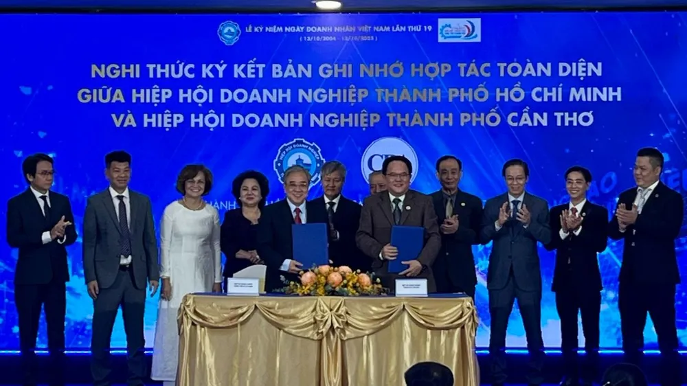 Hiệp hội Doanh nghiệp TPHCM ký kết hợp tác toàn diện với Hiệp hội Doanh nghiệp Cần Thơ để cùng hỗ trợ phát triển sản xuất và thị trường
