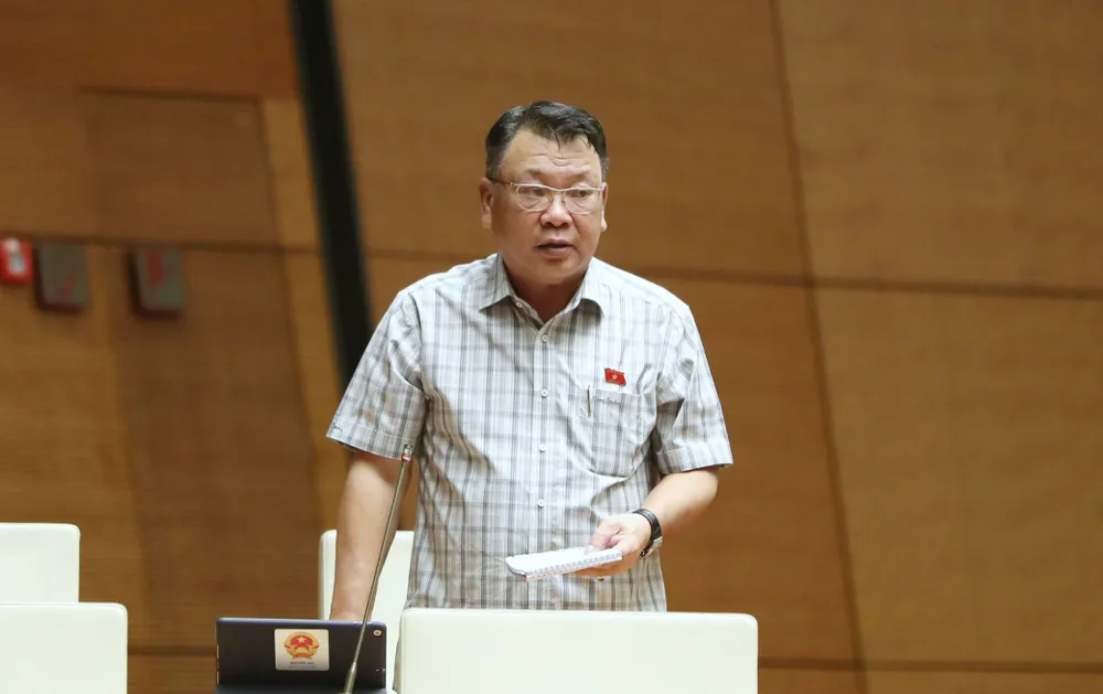 Đại biểu Nguyễn Tạo (Lâm Đồng) chất vấn sáng 7-11. Ảnh: QUANG PHÚC Đại biểu Nguyễn Tạo (Lâm Đồng) chất vấn sáng 7-11. Ảnh: QUANG PHÚC