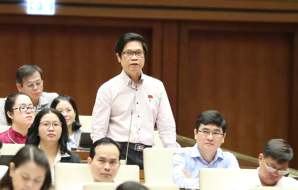 Đại biểu Vũ Tiến Lộc (Hà Nội) chất vấn sáng 7-11. Ảnh: QUANG PHÚC Đại biểu Vũ Tiến Lộc (Hà Nội) chất vấn sáng 7-11. Ảnh: QUANG PHÚC
