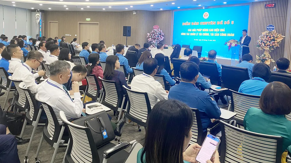 Diễn đàn chuyên đề về quản lý tài chính và tài sản của tổ chức công đoàn tại Hà Nội, chiều 30-11 Diễn đàn chuyên đề về quản lý tài chính và tài sản của tổ chức công đoàn tại Hà Nội, chiều 30-11