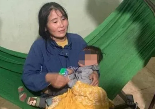 Bé P.A. đã được về với mẹ và gia đình. Ảnh gia đình cung cấp