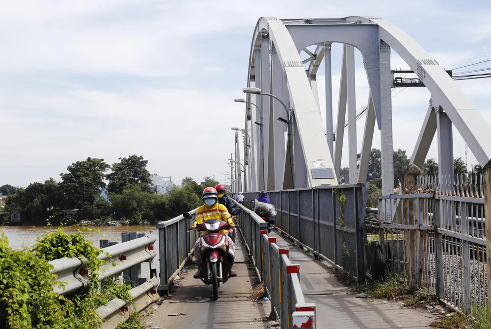 Cầu Ghềnh - một chứng nhân lịch sử gắn liền quá trình 325 năm hình thành vùng đất Biên Hòa - Đồng Nai. Ảnh: VĂN PHONG 5b-7509.jpg