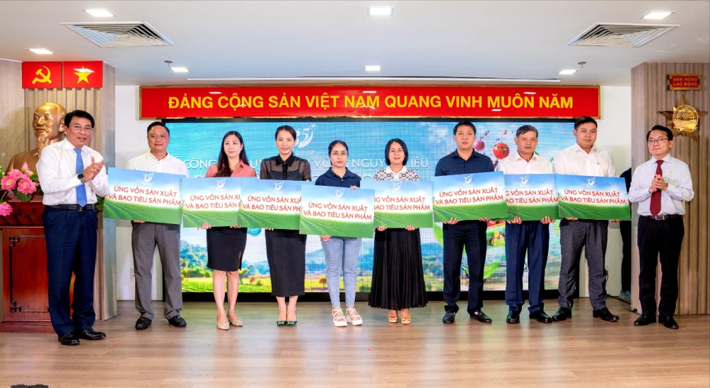 Saigon Co.op ứng vốn bao tiêu sản xuất cho các nhà cung cấp và HTX