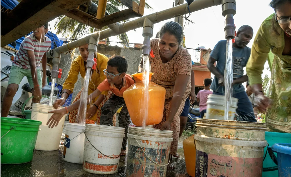 Bengaluru có lượng mưa dồi dào nhưng dân số tăng vọt đã gây căng thẳng cho nguồn nước truyền thống. Ảnh: NYT