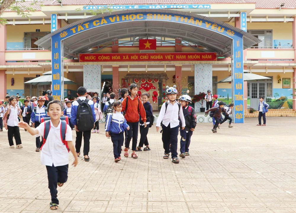 Hiện nay hệ thống giáo dục tại xã Lộc Bắc đã được đầu tư đồng bộ Suc-song-moi.jpg
