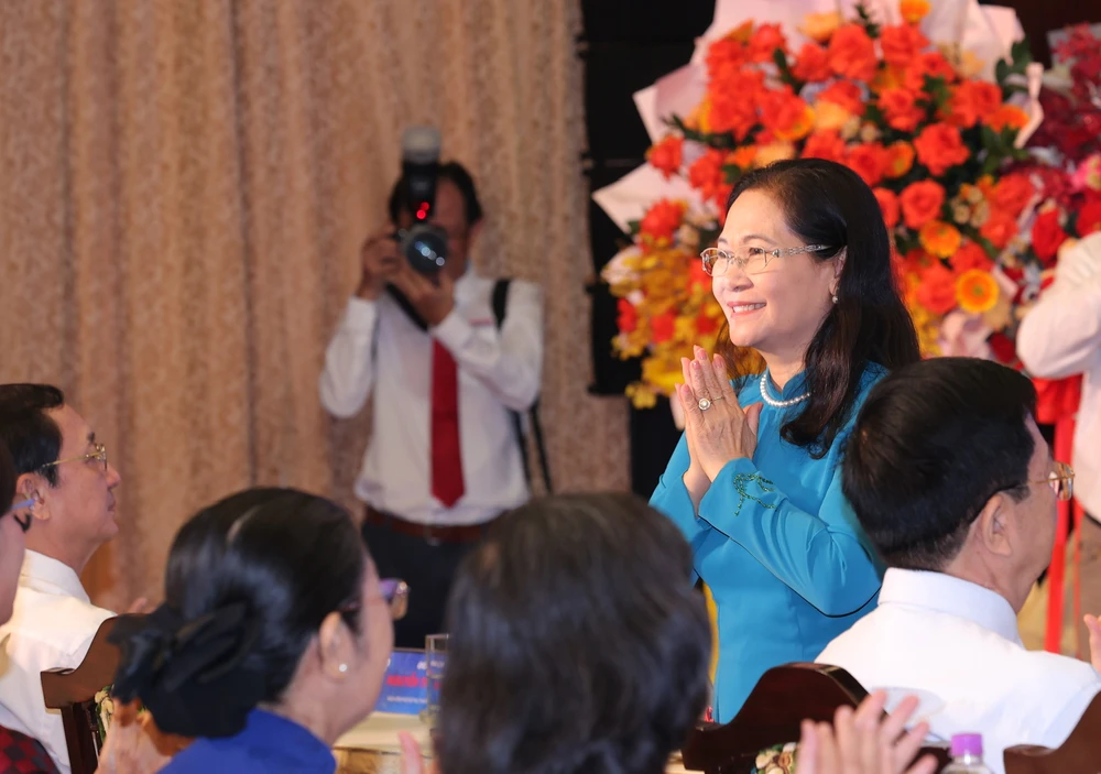 Chủ tịch HĐND TPHCM Nguyễn Thị Lệ đến dự lễ chutich hdnd nguyenthile.jpg
