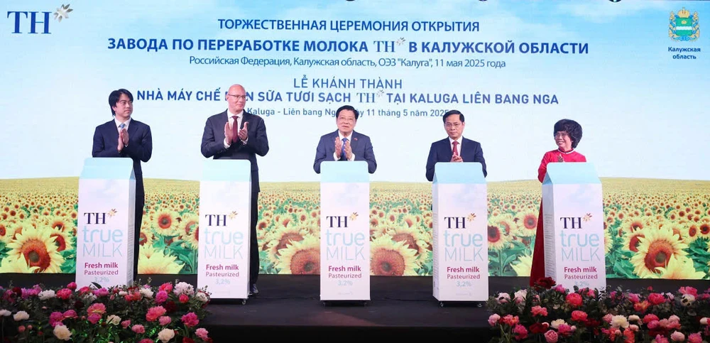 Bấm nút khánh thành Nhà máy th2.jpg