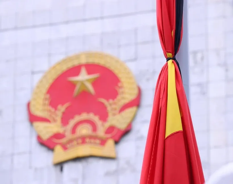 Cờ rủ là Quốc kỳ, có dải băng tang. Ảnh: TTXVN CORU.JPG