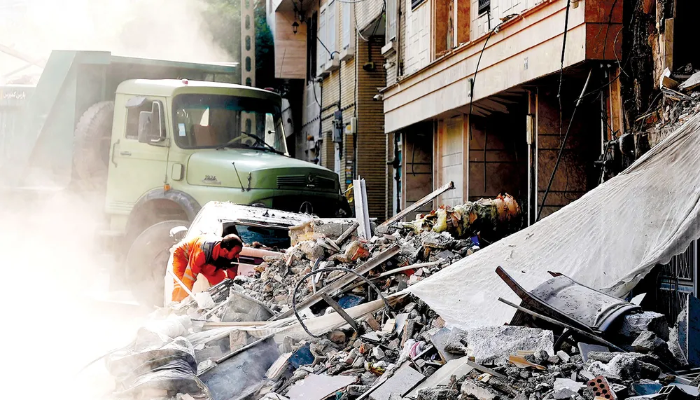 Đống đổ nát sau cuộc không kích của Israel xuống Tehran, Iran. Ảnh: THX israel_iran.jpg