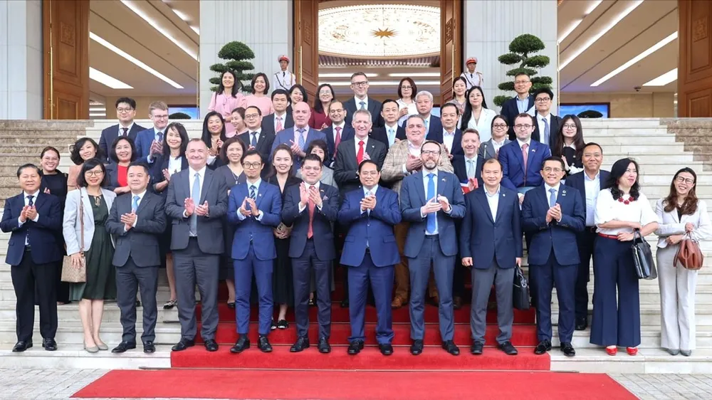 Thủ tướng Phạm Minh Chính với các doanh nghiệp Anh quốc hoạt động, đầu tư, kinh doanh tại Việt Nam. Ảnh: VIẾT CHUNG