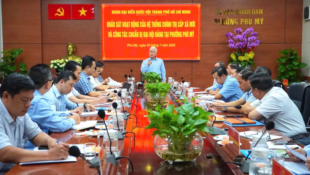 ប្រធានគណៈប្រតិភូរដ្ឋសភាទីក្រុងហូជីមិញ លោក Nguyen Van Loi ធ្វើការជាមួយថ្នាក់ដឹកនាំវួដ Phu My z6787968436007_073007f0b498aa7a948827f492161da6.jpg