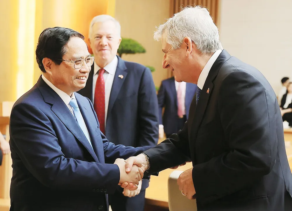 Thủ tướng Phạm Minh Chính với thành viên Đoàn USABC. Ảnh: TTXVN thutuong.jpg