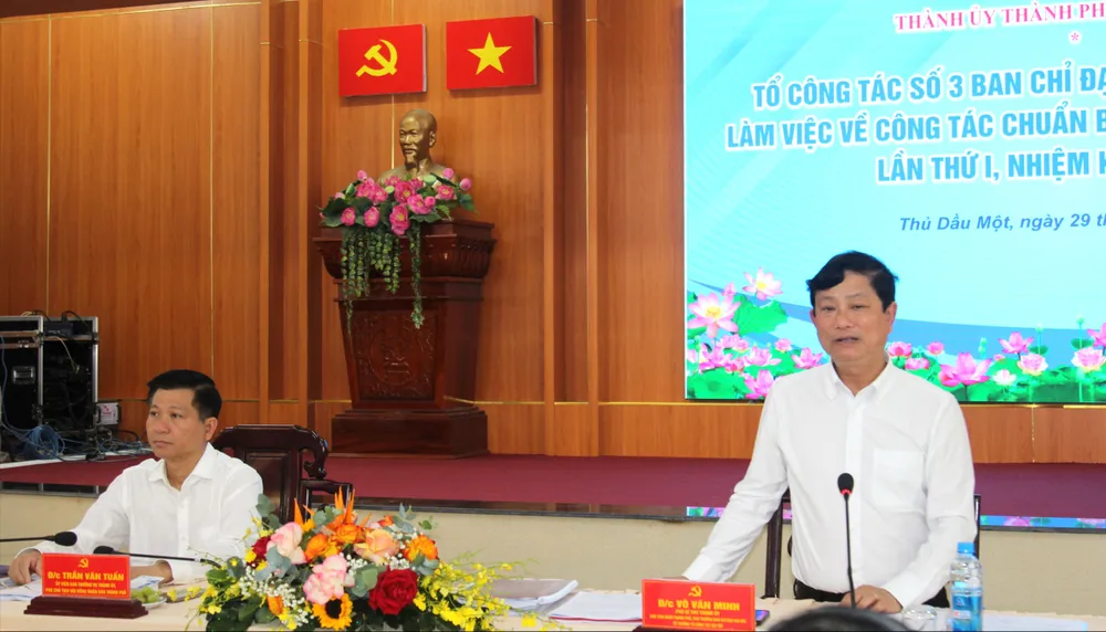 Chủ tịch HĐND TPHCM Võ Văn Minh phát biểu định hướng các nội dung tại buổi làm việc. Ảnh: XUÂN TRUNG IMG_1325.JPG