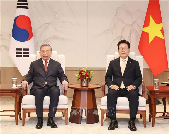 Tổng Bí thư Tô Lâm hội đàm hẹp với Tổng thống Hàn Quốc Lee Jae Myung. Ảnh: Thống Nhất/TTXVN tongbithu2.jpg
