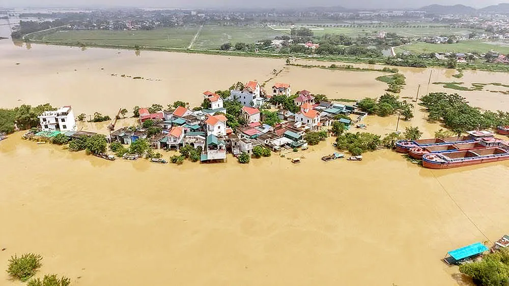 Nước lũ sông Hoàng Long làm ngập hàng trăm ngôi nhà ở thôn Kênh Gà (xã Gia Viễn, tỉnh Ninh Bình) suốt 4-5 ngày qua baoso6.jpg