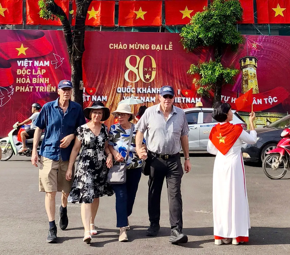 Hà Nội rực rỡ cờ hoa trong những ngày chuẩn bị đại lễ CN3-nsbp.jpg