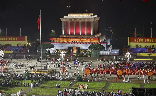 Suasana persiapan parade peringatan 80 tahun Hari Nasional di Alun-alun Ba Dinh. Foto: VNA badinh.jpg