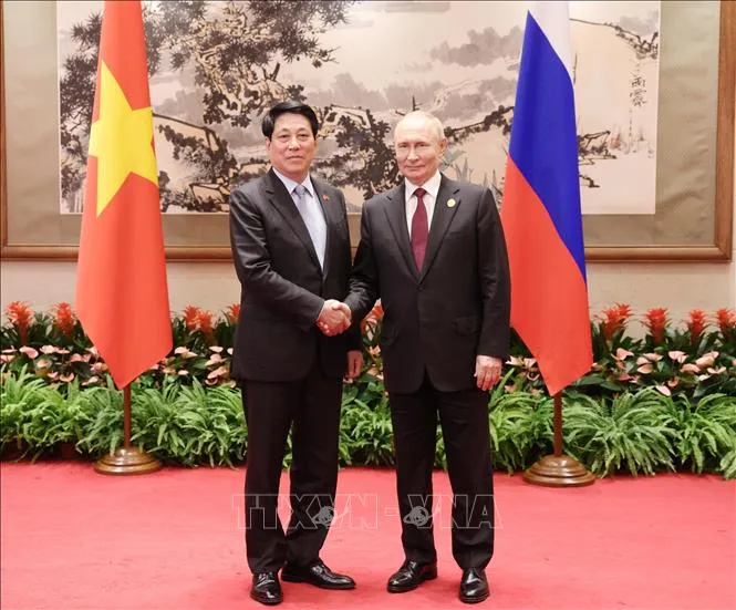 Chủ tịch nước Lương Cường hội kiến Tổng thống Nga Vladimir Putin. Ảnh: Lâm Khánh/TTXVN putin-luoncuong1.jpg