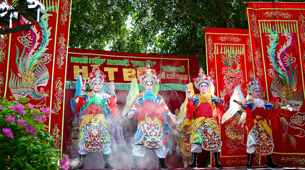 សិល្បករសម្តែងរបាំដើម្បីស្វាគមន៍ PSA-Anh4-0W3A4563.jpg