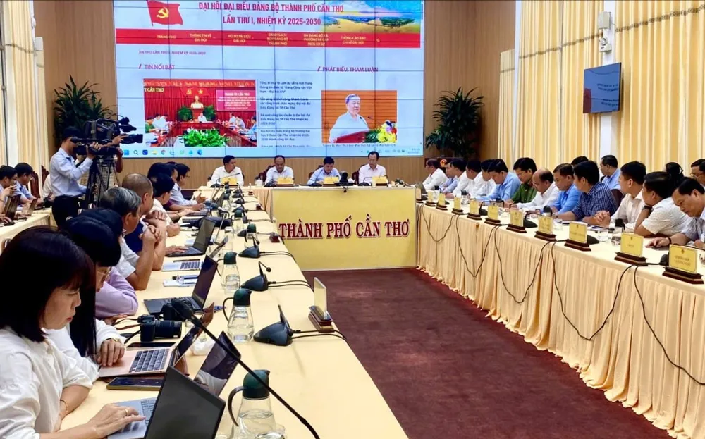 Quang cảnh buổi họp báo 01.jpg