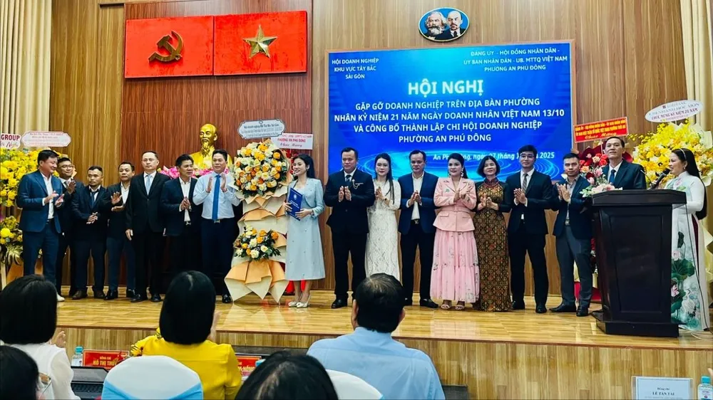 Công bố thành lập Chi hội Doanh nghiệp phường An Phú Đông chiều 7-10 Ra mắt chi hội.jpg