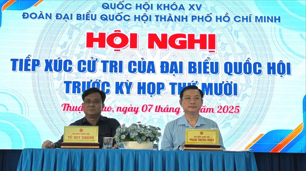 Tổ Đại biểu Quốc hội số 13, Đoàn ĐBQH TPHCM tiếp xúc cử tri phường Thuận Giao z7091237070938_48cf61842ba8a9029fc2482829c91462.jpg
